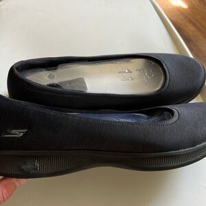 Sketchers- black professional flat shoes- lightweight- women’s size 11
